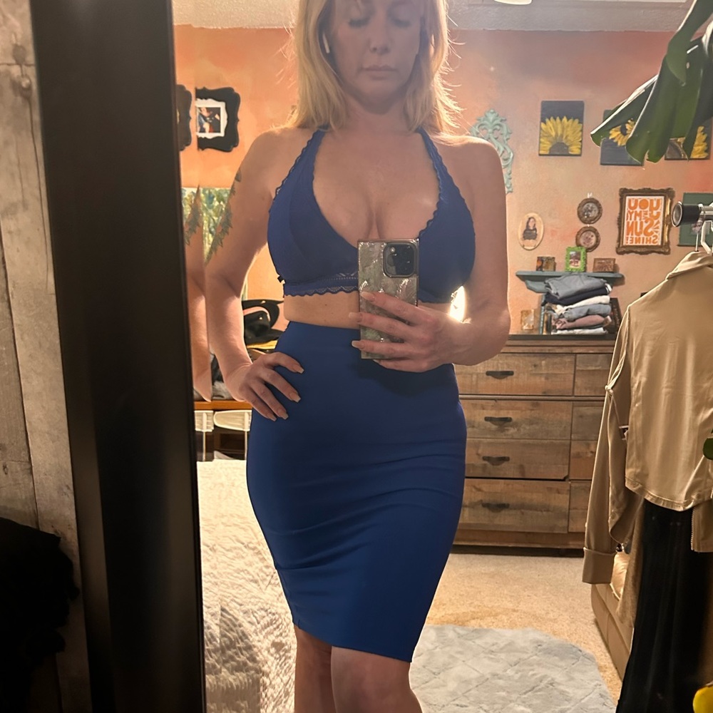 High waisted pencil skirt